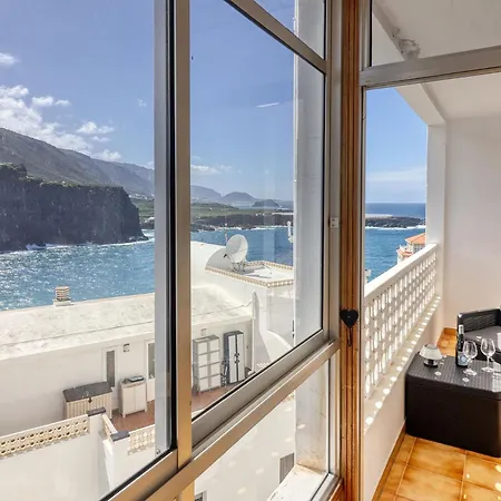 Bright Apartment, Ocean View And 1 Minute Walk To The